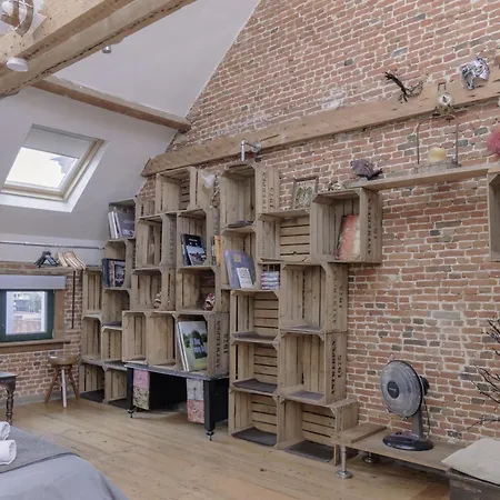 Re-claimed Loft 아파트